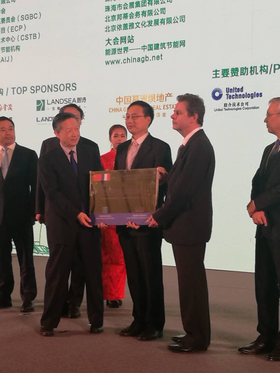 ������ʽ�����衰�з���̬ʾ�����С��ƺ�